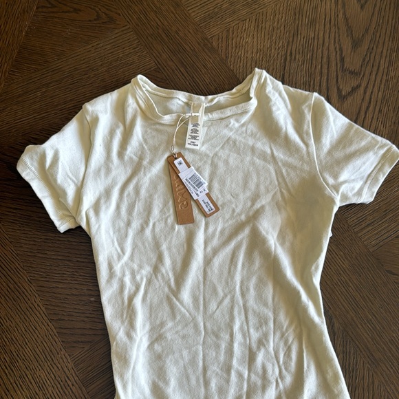 SKIMS Stretch Cotton Jersey T-Shirt Bodysuit, LIMITED EDITION BONE, BN, XXS, $62 - Picture 7 of 9